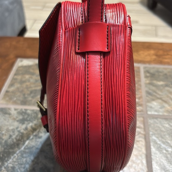 Louis Vuitton Red Epi Jeune Fille crossbody bag. GUC - Picture 5 of 13